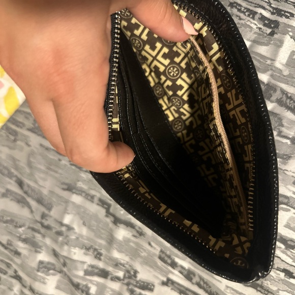 Tory Burch wristlet wallet - Picture 3 of 3